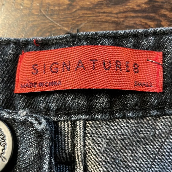 🌻HP🌻 Signature 8 | Distressed Jean Shorts. Medium. Boutique Brand. Nice Detail - Picture 2 of 7